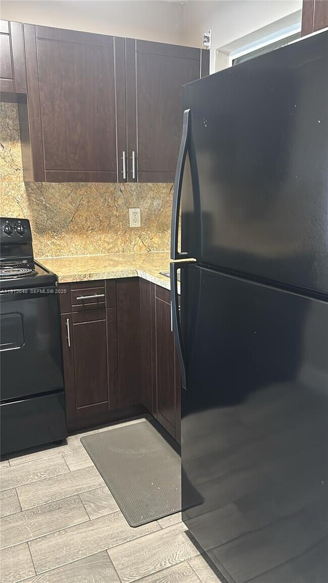 Foto del edificio - 13725 NE 6th Ave