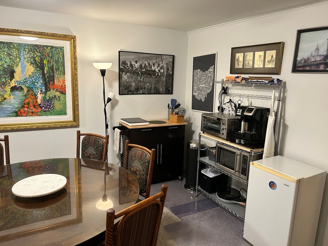 Kitchenette - 1155 Oakwood Ave