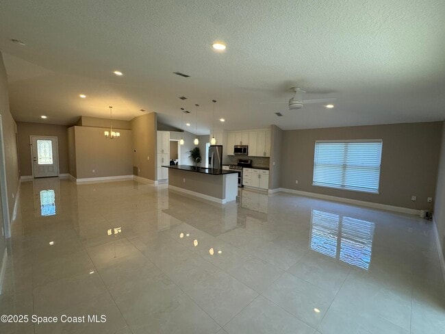 Foto del edificio - 1370 Berryhill Dr