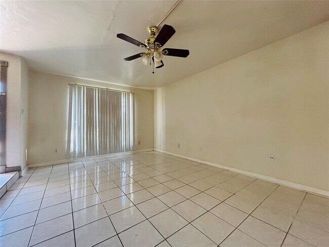 Foto del edificio - 6508 S Briar Bayou Dr