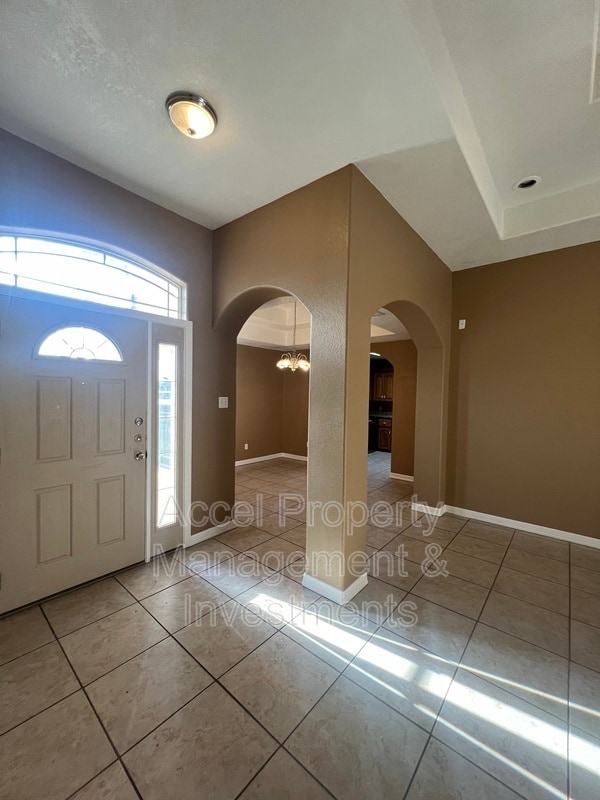 Building Photo - 3013 Constellation Dr