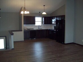 Building Photo - 5350 N Cypress Dr