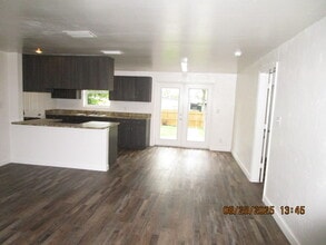 Building Photo - 1006 Continental Dr
