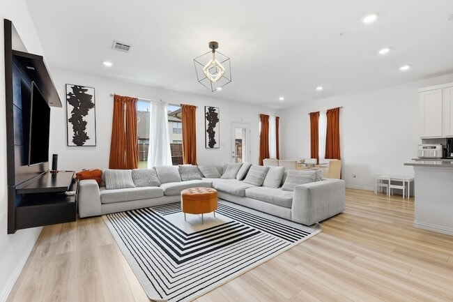 Photo - 1728 Pegasus Drive Unit House