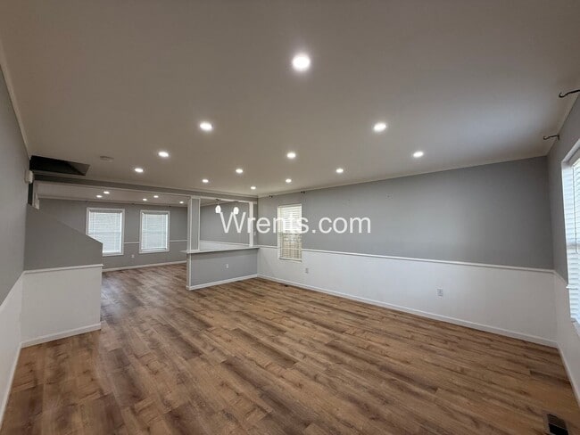 Building Photo - Adorable North Spokane Home in 5 Mile – Cherry Ln