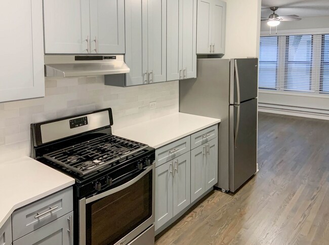 Building Photo - 613 W Melrose St