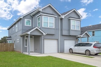 Building Photo - 1004 E Fannin St