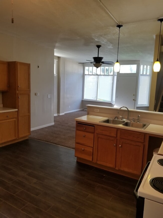 Building Photo - 2 BR/1 Bath home