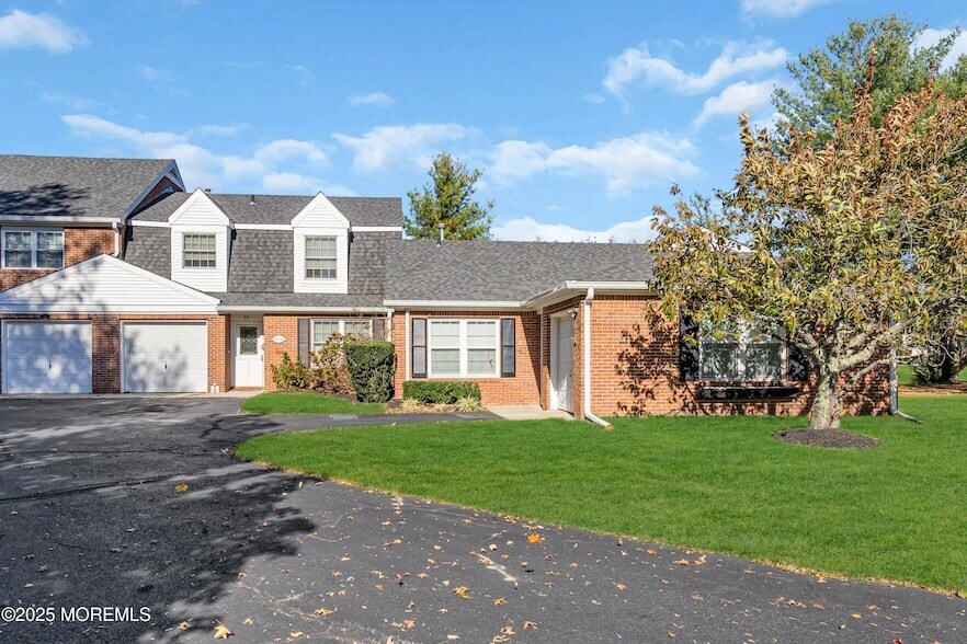 Foto principal - 68 Maple Dr