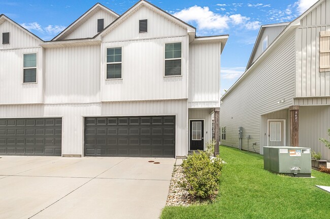 Building Photo - 5615 Stuga Dr
