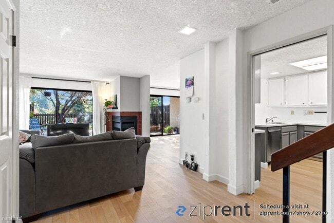 Building Photo - 2 br, 2.5 bath Townhome - 3690 Rocky Creek...