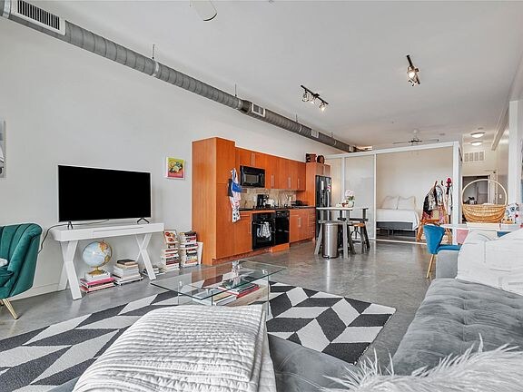 Foto del edificio - 2124 E 6th St