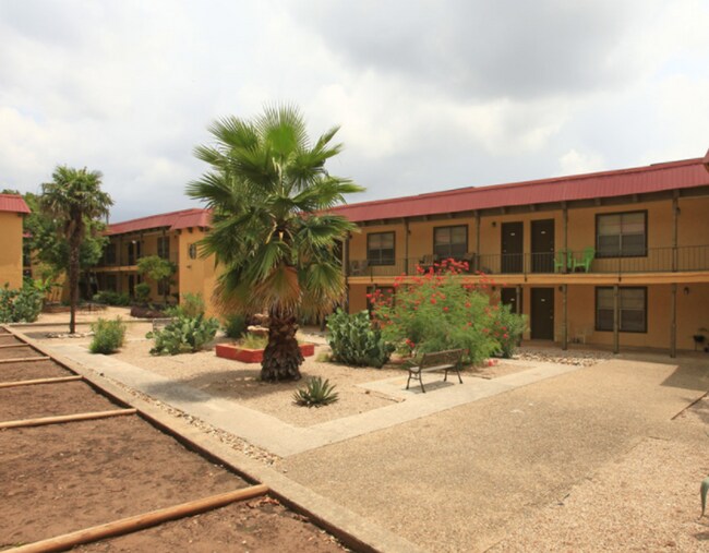 Kensington Court 2200 W North Loop Blvd Austin, TX Apartments for