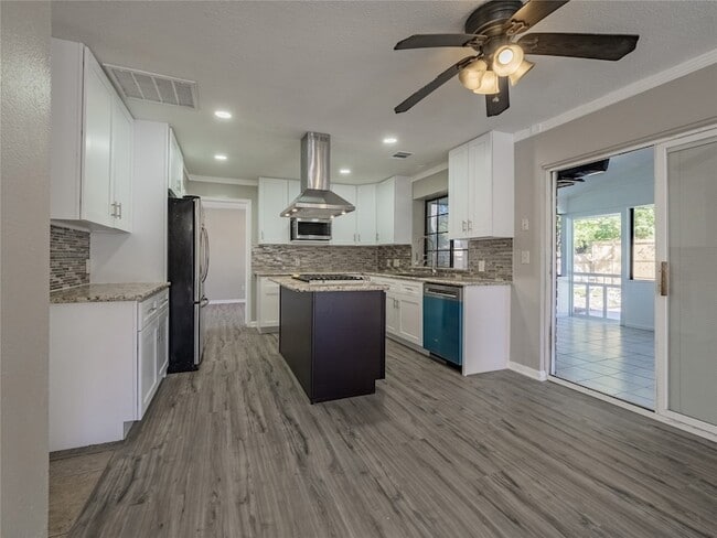Foto del edificio - 2722 Carmel Woods Dr