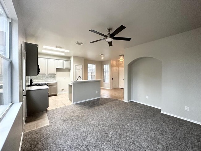 Building Photo - 38 Blue Creek Pl