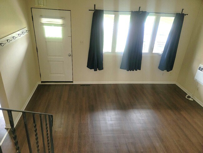 Foto del edificio - 70 Pine Ct