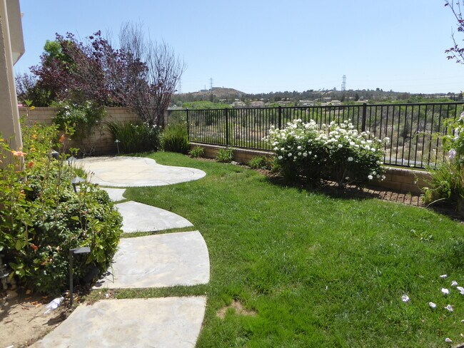 Building Photo - Artenati 4 Bedroom Home in Valencia.