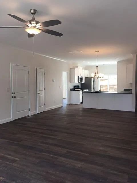 Building Photo - Inquire today on how to get FREE rent!