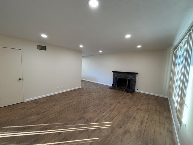 Building Photo - 137 Edwin Dr