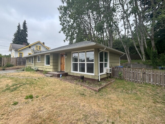 Building Photo - 3604 Madrona St