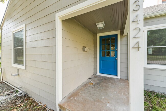 Building Photo - 3424 E 5th Pl