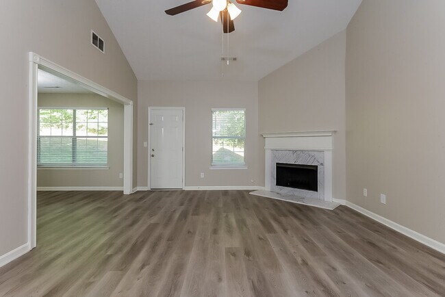 Foto del edificio - 3109 Canter Ct NE