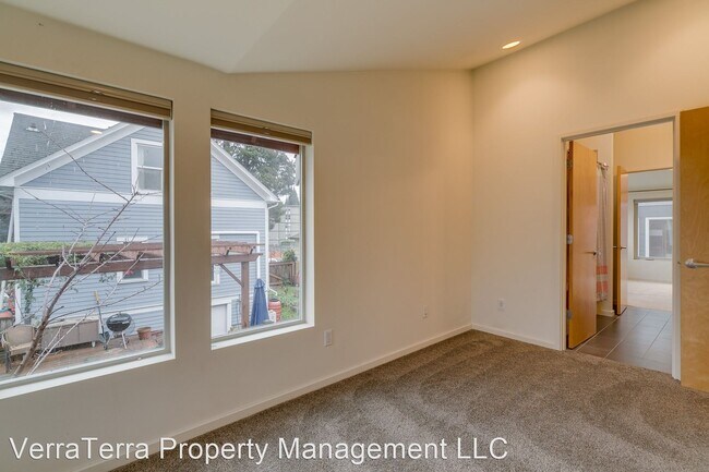 Building Photo - 2 br, 1.5 bath House - 2116 S State St
