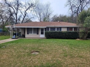 Building Photo - 3940 Wallace Ave