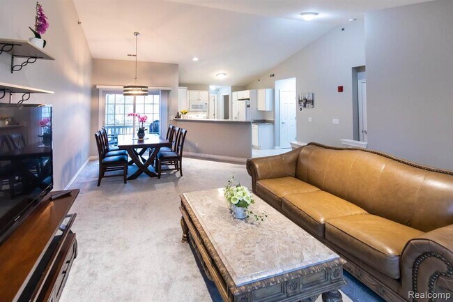 Foto del edificio - 1560 W Lakeview Ln