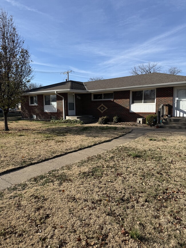 Building Photo - 338 E Jewell Ave