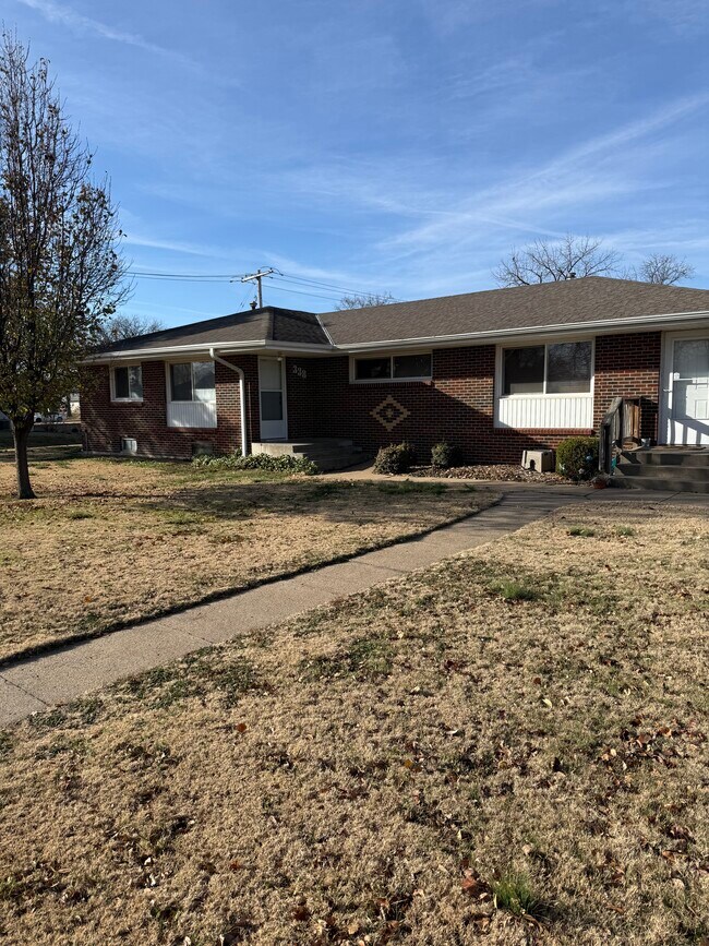 Foto del edificio - 338 E Jewell Ave