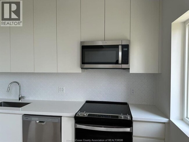 Building Photo - 4400 Laurier Pkwy