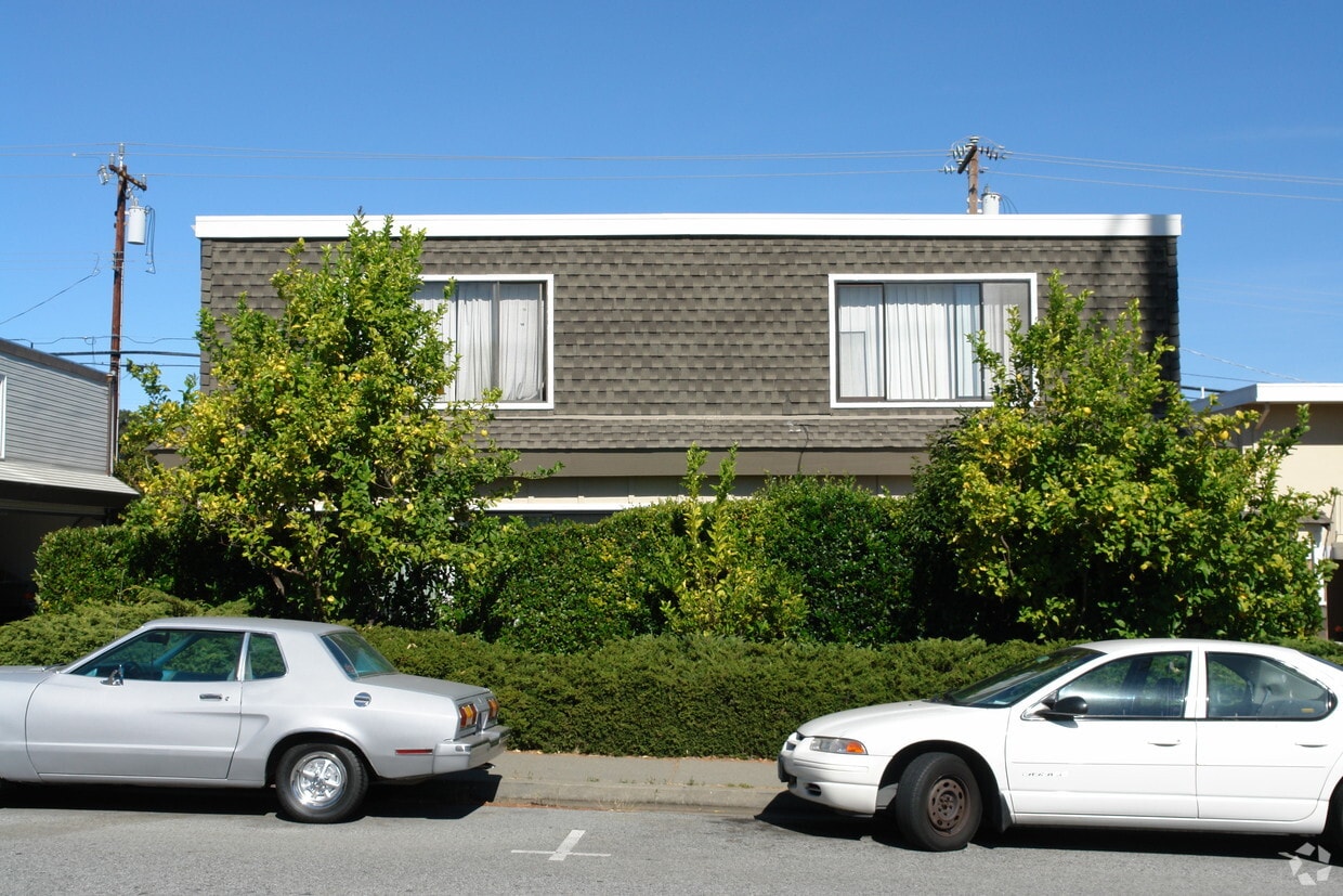 Building Photo - 448 Richmond Dr