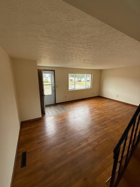 Building Photo - 3402 Beachworth Dr