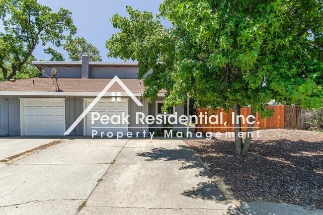 Foto del edificio - Wonderful Orangevale 2bd/1ba Duplex with 1...