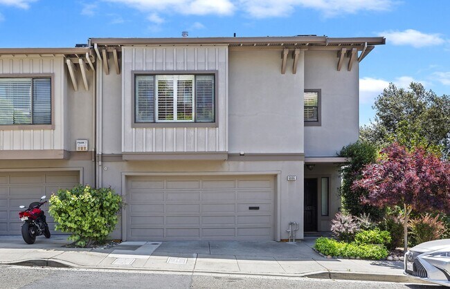 Foto del edificio - Spacious 4-Story Townhouse with Panoramic ...