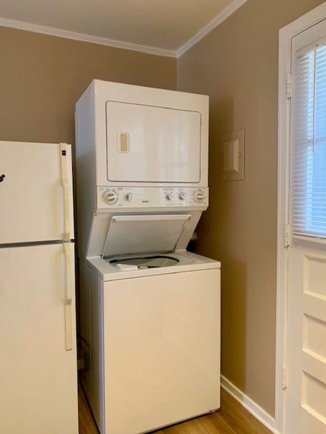 Building Photo - 2 Bedroom 1 Bath Townhome in Sunset Hills