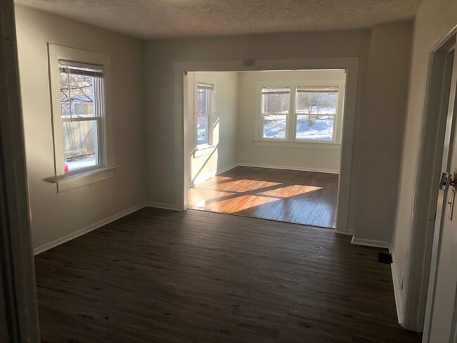Building Photo - Renovated 2BR House