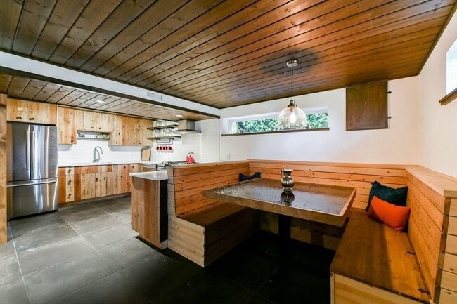 Building Photo - 9686 Princess Dr
