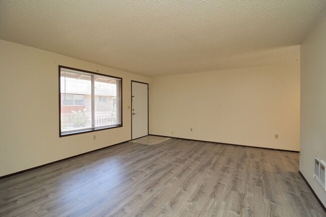Building Photo - 2639-2639 SE 119th Ave