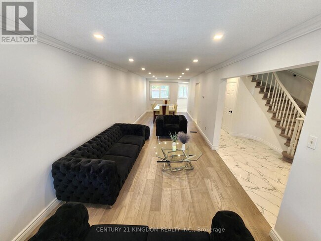 Photo du bâtiment - 696 Amaretto Ave