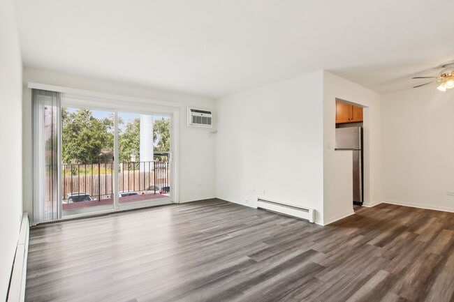 Interior Photo - Georgian Court Apartments