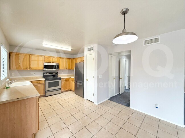 Foto del edificio - 1374 E 10th Pl