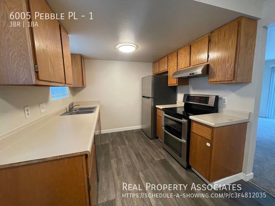 Primary Photo - Affordable 3 bed, 1 bath unit w/laundry in...