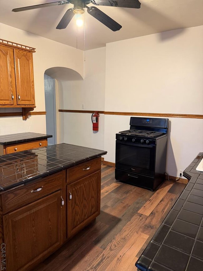 Building Photo - 921 Bucknell Ave