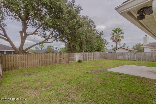 Foto del edificio - 4393 Pebble Brook Dr