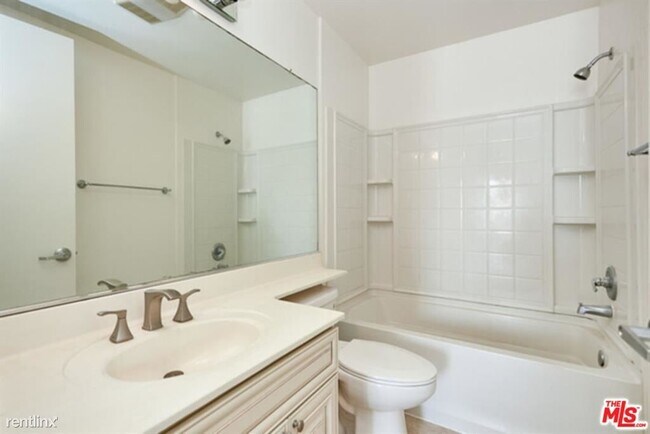 Building Photo - 2 br, 2 bath Condo - 625 S Berendo St Apt 209