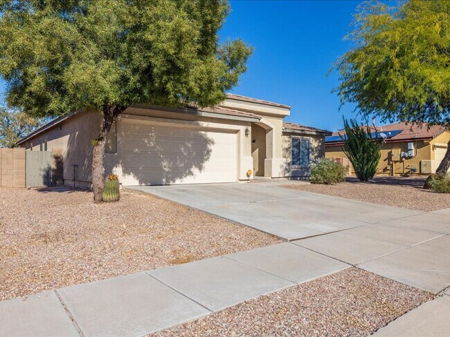 Foto del edificio - Beautiful 3-Bedroom Home with Solar & Turf Backyard