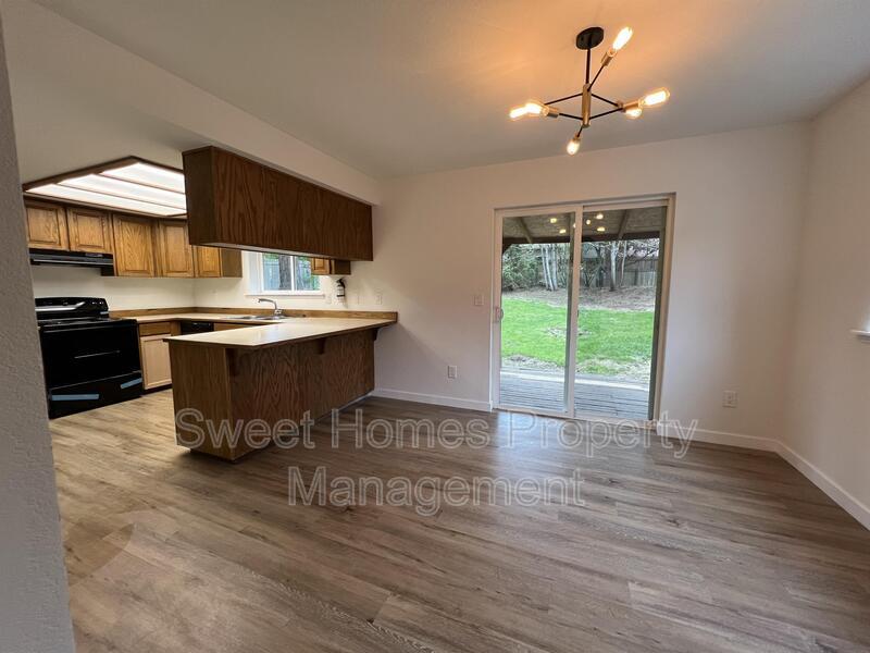 Foto principal - 15901 48th Ave W