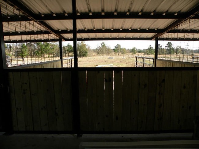 Building Photo - 875 FM 1696
